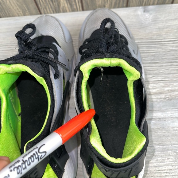 Nike Boys Huarache Run 654275-015 Gray Running Shoes Sneakers Size: 7Y - Picture 14 of 16